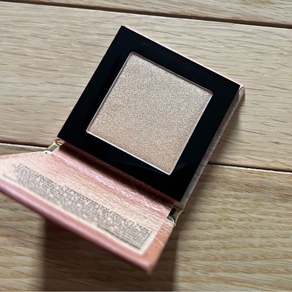 ESSENCE COSMETICS | Pure Nude Highlighter 010 - Picture 4 of 4